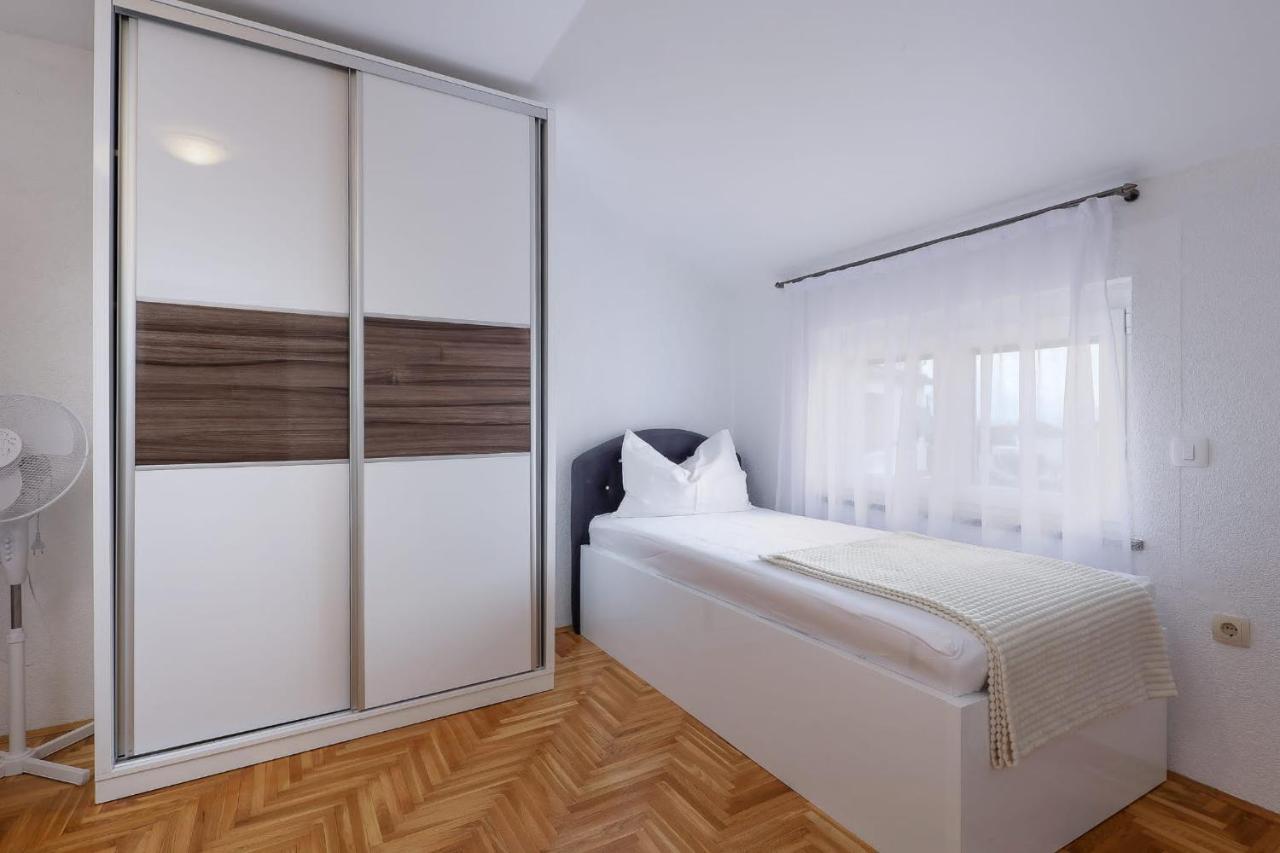 Apartments Alen 茨里克韦尼察 外观 照片